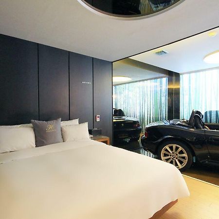 H Drive Hotel Iksan Bagian luar foto