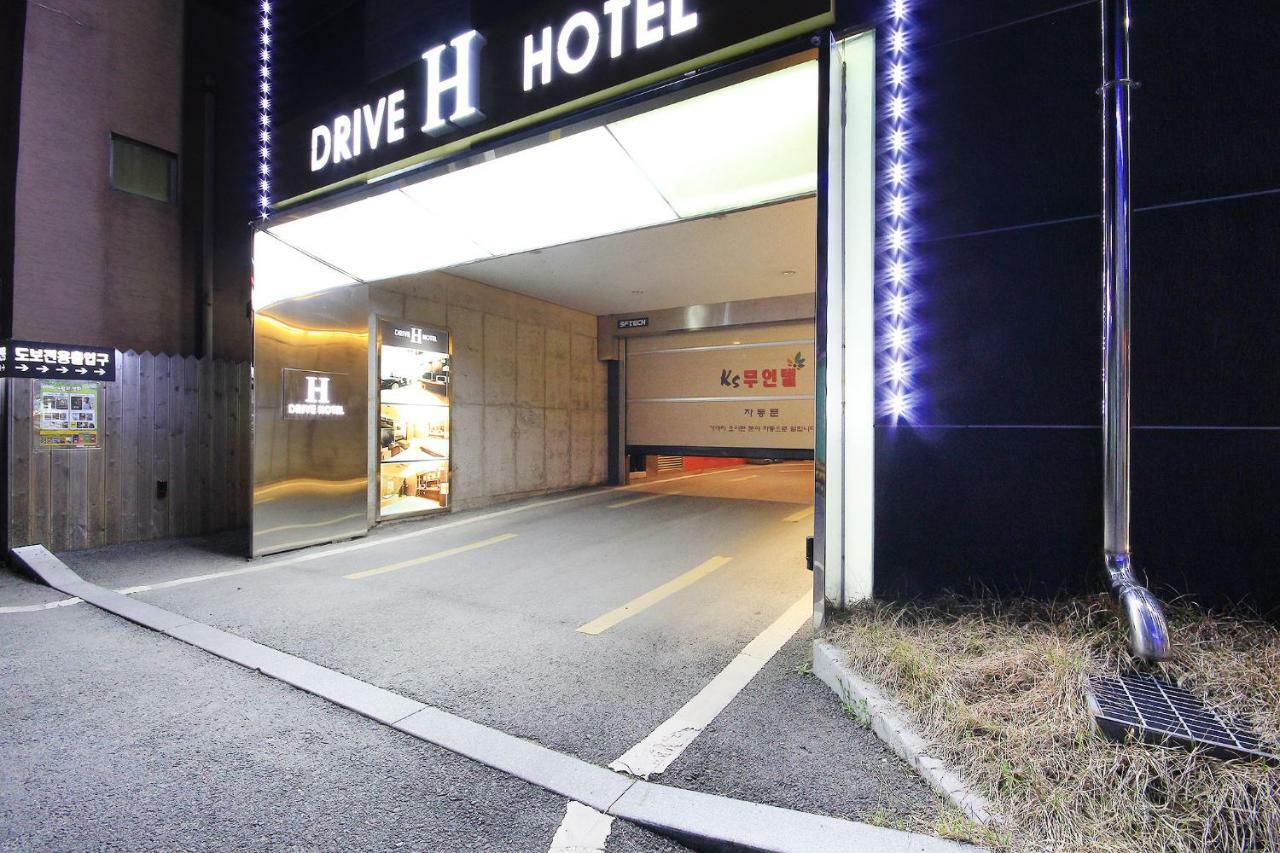 H Drive Hotel Iksan Bagian luar foto