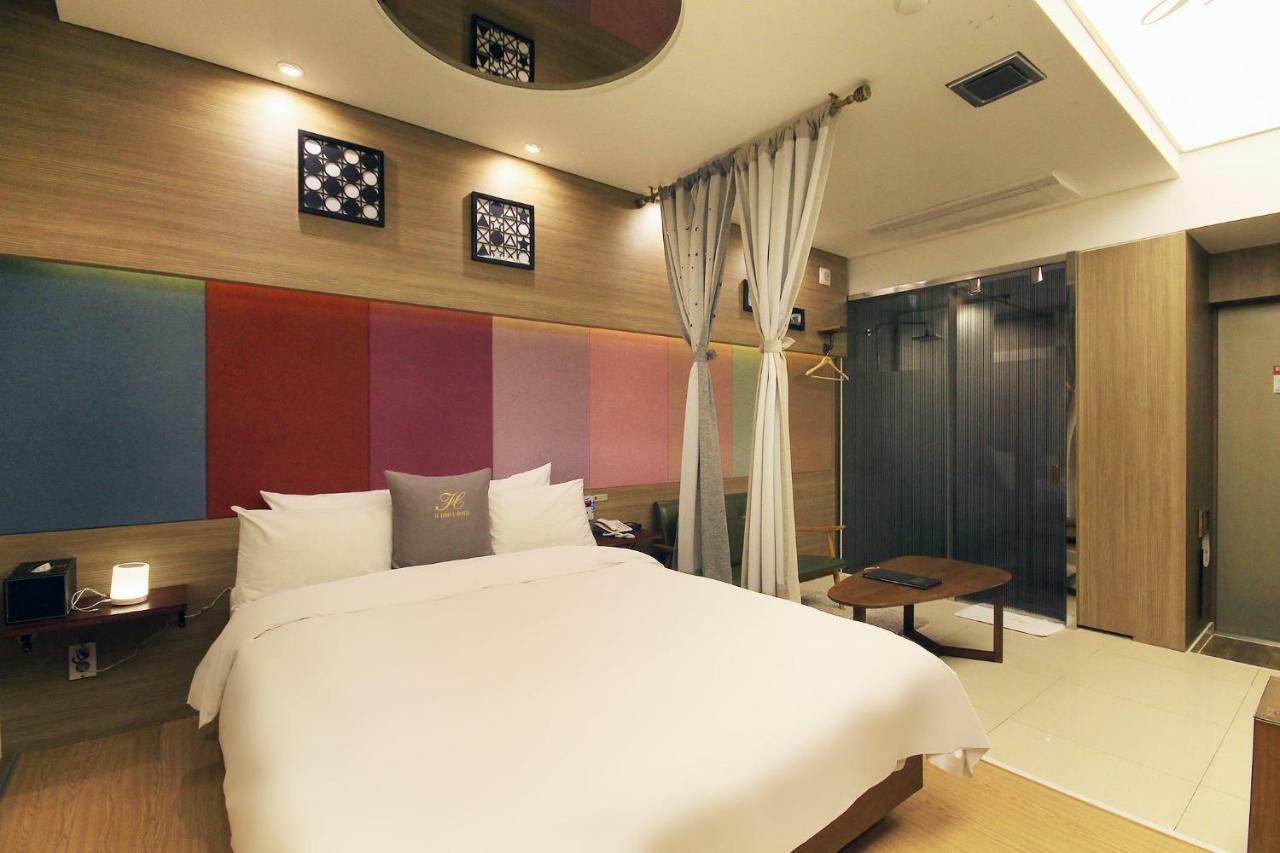 H Drive Hotel Iksan Bagian luar foto