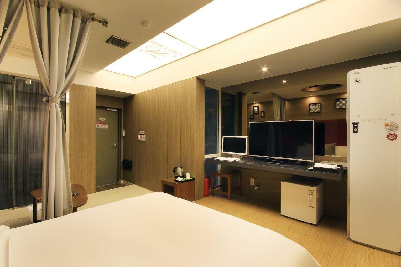 H Drive Hotel Iksan Bagian luar foto