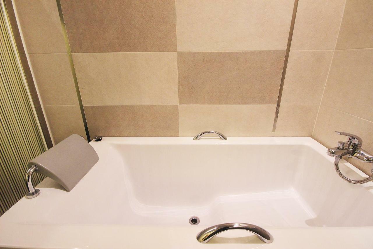 H Drive Hotel Iksan Bagian luar foto