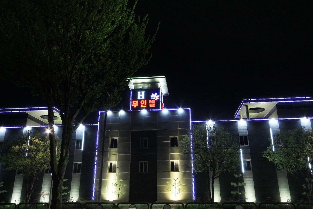 H Drive Hotel Iksan Bagian luar foto