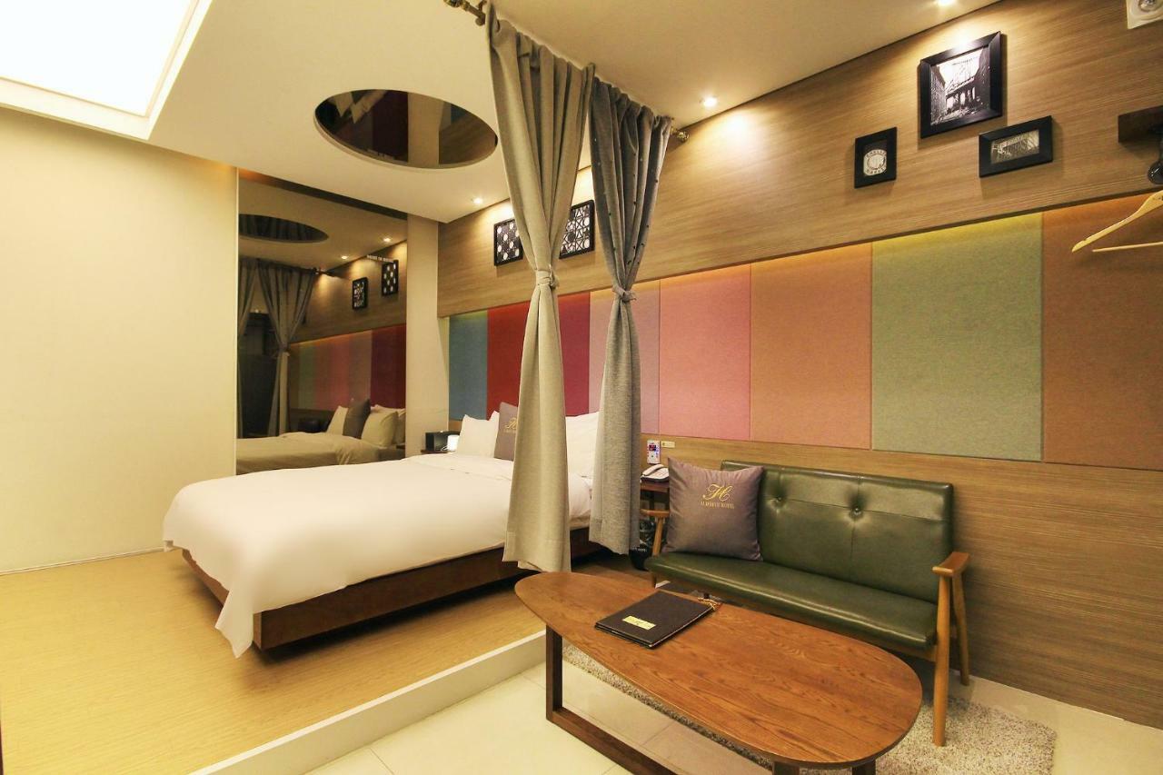 H Drive Hotel Iksan Bagian luar foto