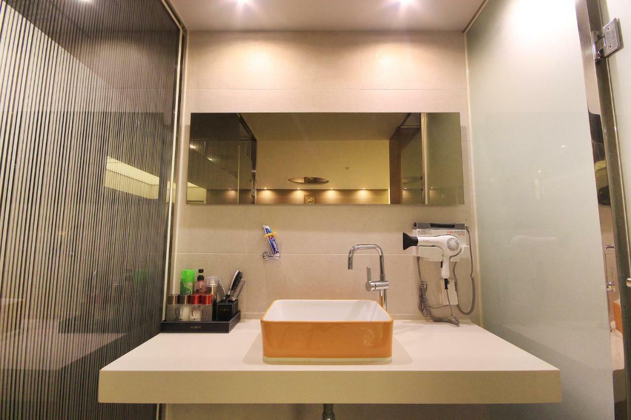 H Drive Hotel Iksan Bagian luar foto