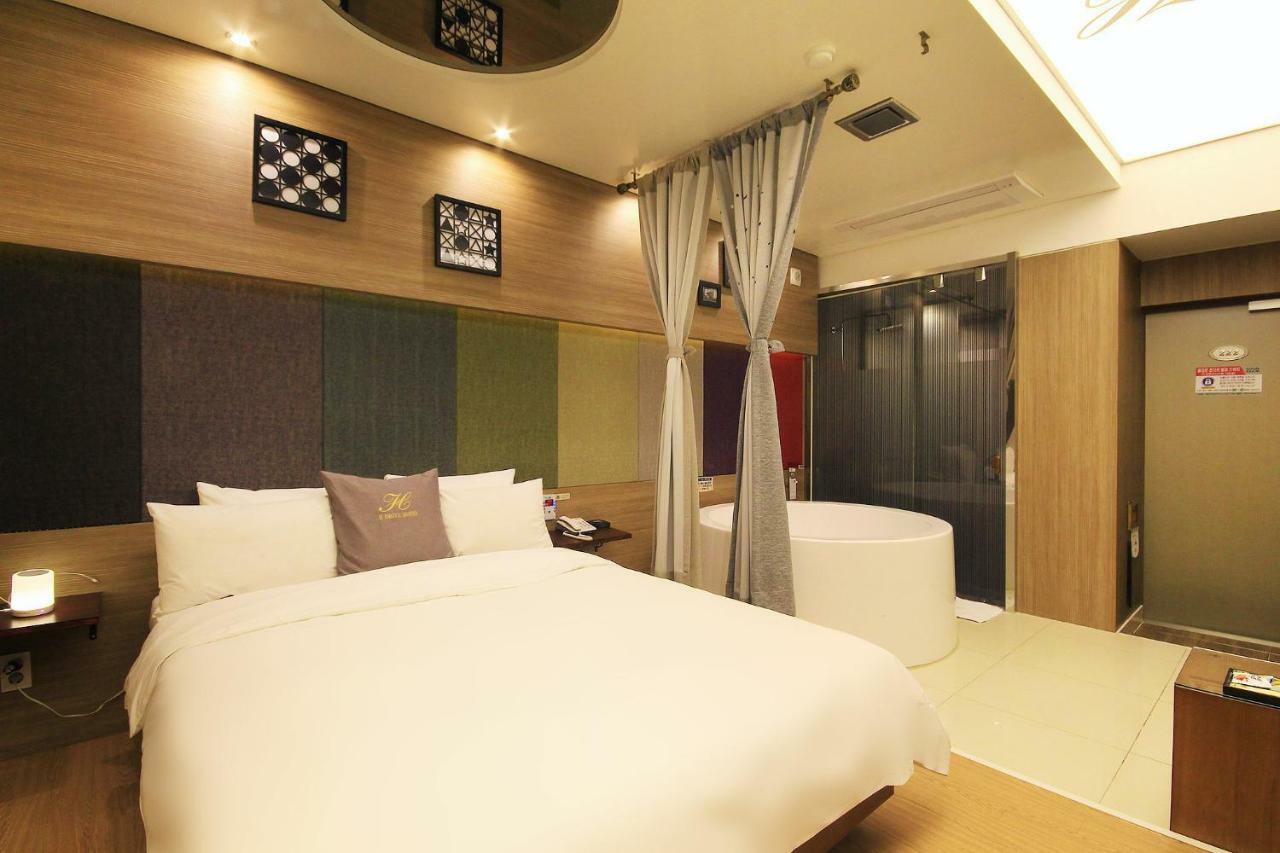 H Drive Hotel Iksan Bagian luar foto