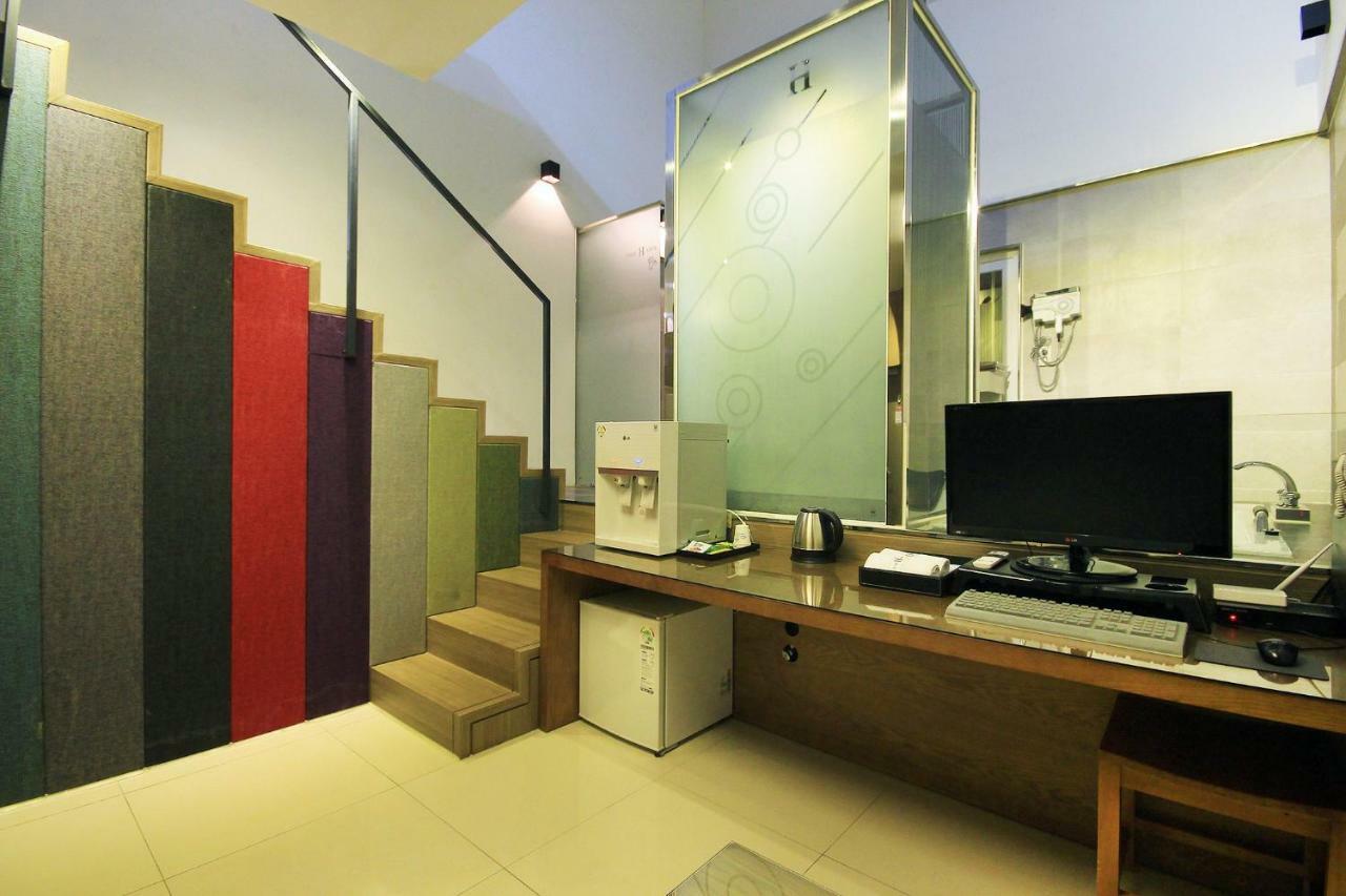 H Drive Hotel Iksan Bagian luar foto
