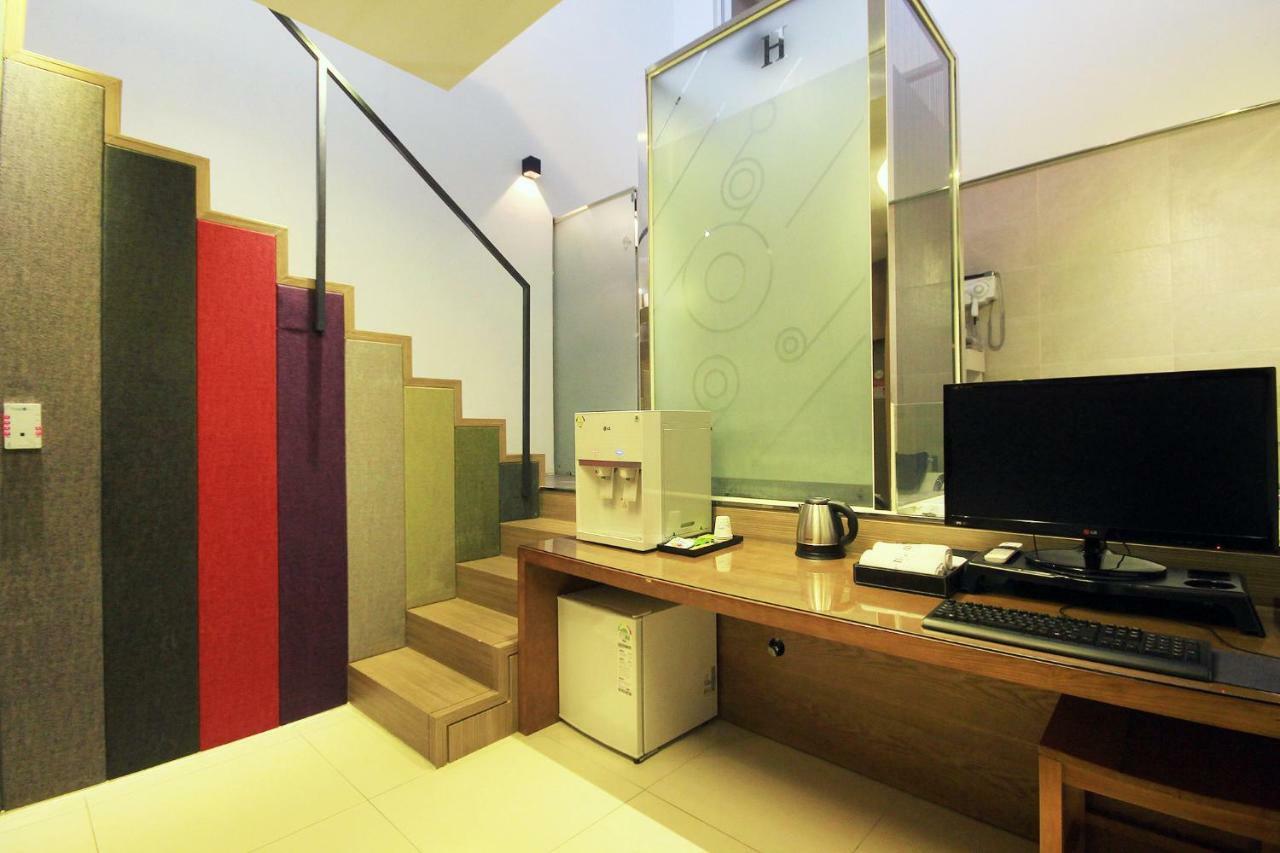 H Drive Hotel Iksan Bagian luar foto