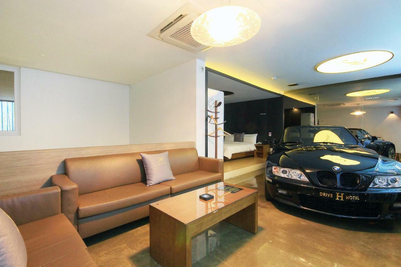 H Drive Hotel Iksan Bagian luar foto