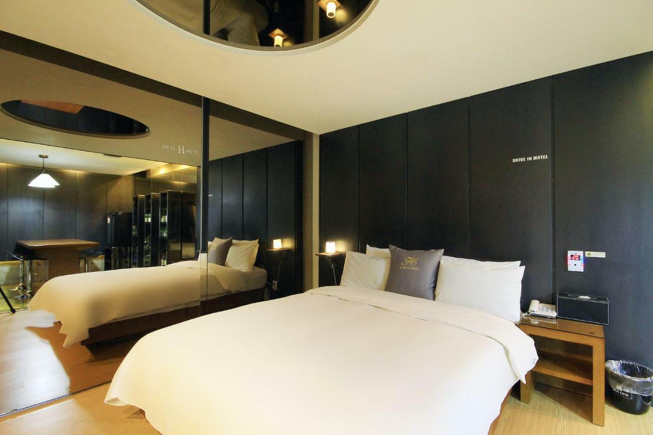 H Drive Hotel Iksan Bagian luar foto