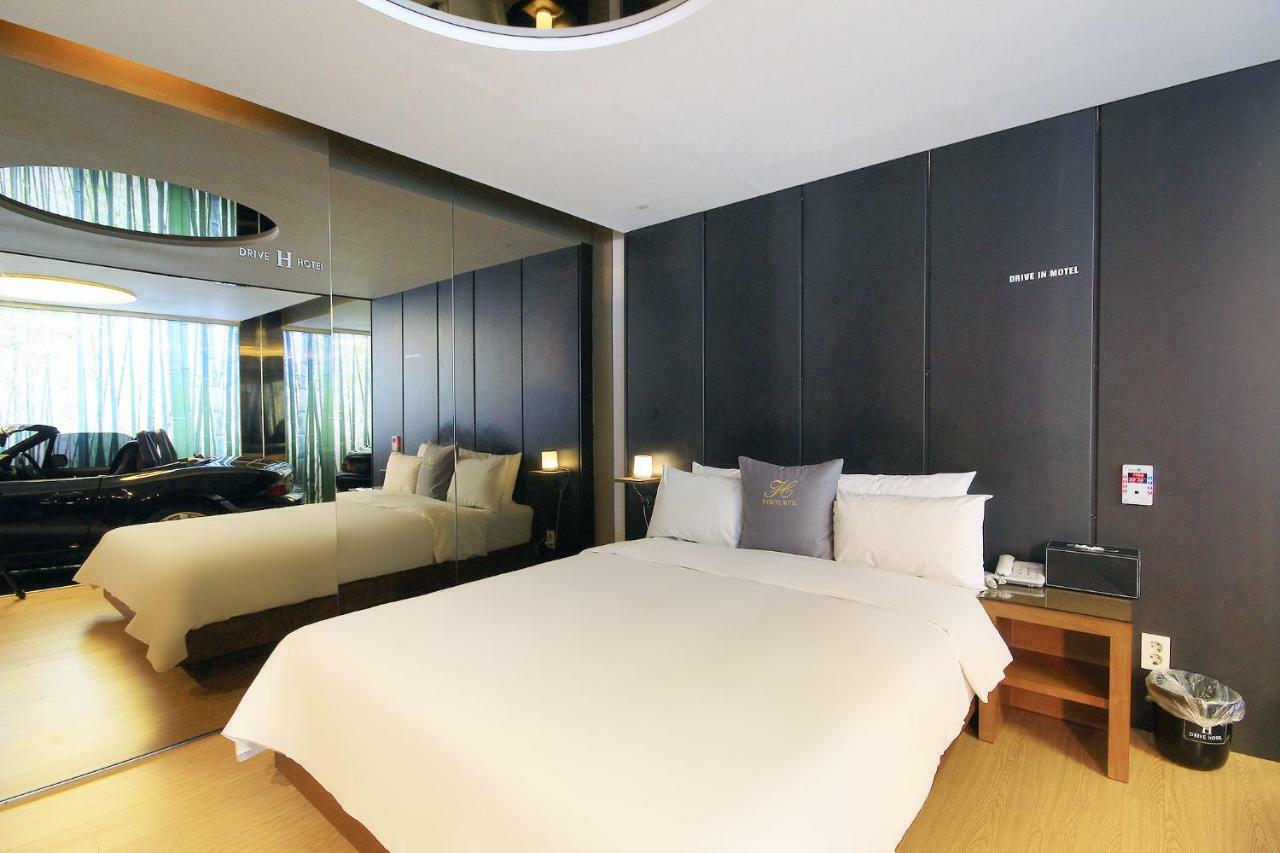 H Drive Hotel Iksan Bagian luar foto