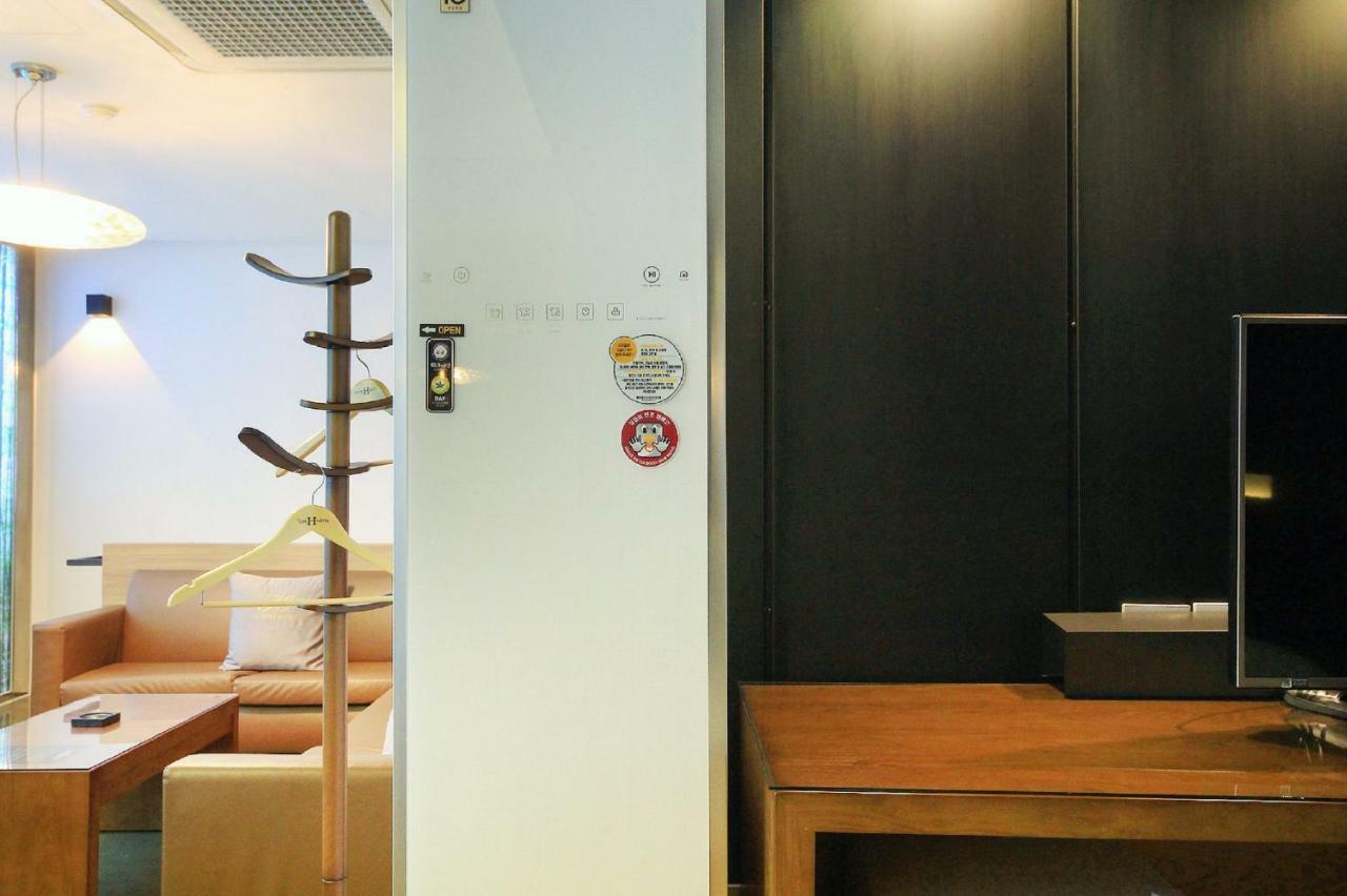 H Drive Hotel Iksan Bagian luar foto